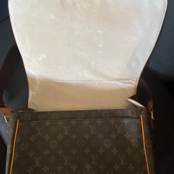 Louis Vuitton Abbesses Messenger Bag Monogram Canvas, Crossbody - Picture 3 of 5